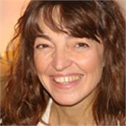 Insegnante di musica impartisce lezioni di iniziazione alla musica